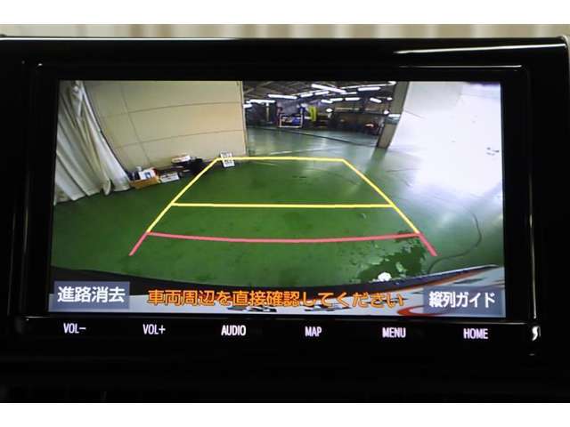 バックカメラ搭載。ガイドラインも表示されるのでバック駐車が苦手な方でも安心ですね♪