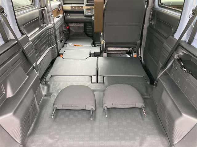 リアシートを倒せばさらに多くの荷物や大きな荷物もも積めます！