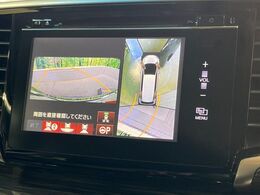 【マルチビューカメラシステム】専用のカメラにより、上から見下ろしたような視点で360度クルマの周囲を確認することができます☆死角部分も確認しやすく、狭い場所での切り返しや駐車もスムーズに行えます。