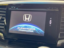 【メーカー純正ナビ】インテリアに溶け込むスタイリッシュな「専用設計」メーカーナビを装備♪視認性や操作性など基本性能にも優れ、より上質なカーライフをお楽しみいただけます。