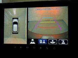 車体に前後左右　計4つのカメラを搭載しているので、車両を真上から見たような映像を、モニター画面で確認できます。駐車の際に安心ですね。