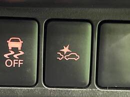 【三菱e-Assist】走行中に前方の車両等を認識し、衝突しそうな時は警報とブレーキで衝突回避と被害軽減をアシスト。より安全にドライブをお楽しみいただけます。