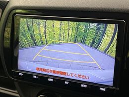 【バックカメラ】駐車時に後方がリアルタイム映像で確認できます。大型商業施設や立体駐車場での駐車時や、夜間のバック時に大活躍！運転スキルに関わらず、今や必須となった装備のひとつです！