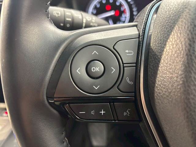 ステアリングスイッチ搭載なので運転中手元でオーディオの操作が可能です。