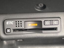 【ETC】高速道路の料金所をストレスなく通過！話題のスポットやサービスエリアに多い「スマートIC」利用時は必須のアイテムです。当店でセットアップを実施、ご納車当日からすぐにご利用いただけます！