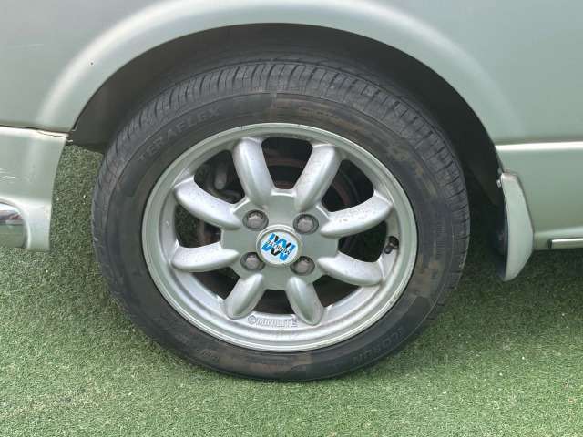 平成16年式で走行距離は95,000kmですが、修復歴もなく、内外装ともに大切に扱われてきたことがわかる一台です。