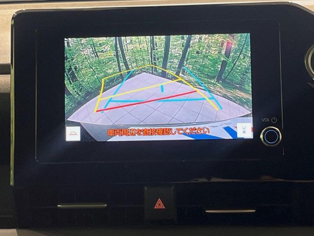 【バックカメラ】駐車時に後方がリアルタイム映像で確認できます。大型商業施設や立体駐車場での駐車時や、夜間のバック時に大活躍！運転スキルに関わらず、今や必須となった装備のひとつです！
