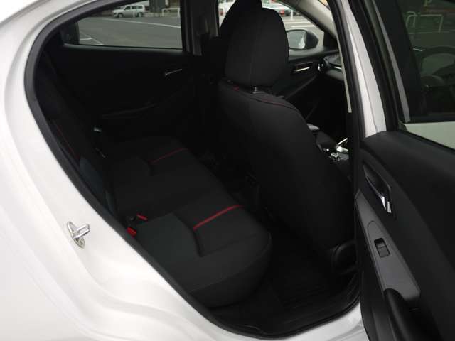 店内にはお子様の遊ぶキッズスペース☆雑誌☆TV☆ドリンクもご用意しております☆くつろげる店内ですので、お気軽にお越しください☆