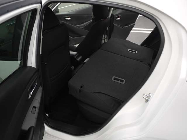 新車に近づけるをモットーに、時間をかけて綺麗な状態で展示させていただいております。