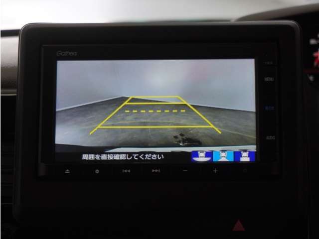 ◆バックカメラ◆リバースにするだけで映ります、後方の安全確認や、狭い駐車場での車庫入れ、雨の日や夜間など視界の悪い時に便利です！安全にバックする為には欠かせない装備です。