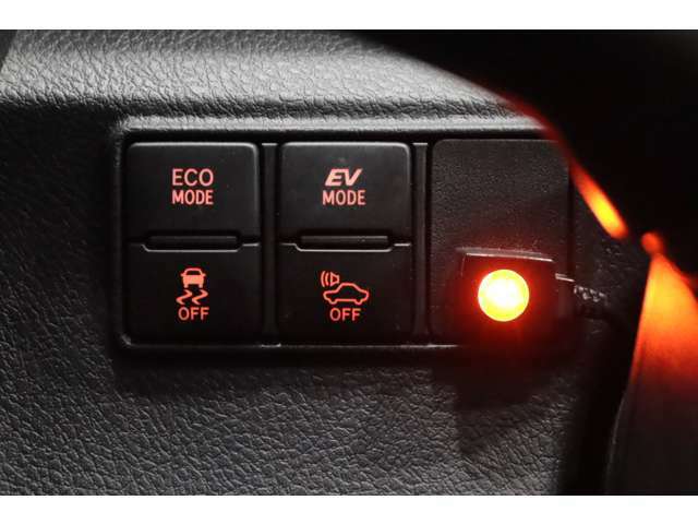 【EVドライブモード】駆動用電池から電力を供給し、電気モーターのみを使って走行するモード。騒音や排気ガスを気にすることなく走行することができます。