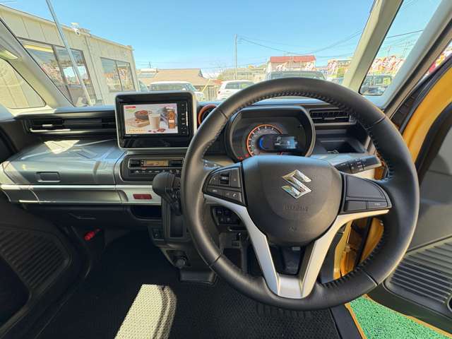 当社の自動車販売サービスは、全車種・全メーカー対応していますので、車屋さんを何件もまわるお手間をかけさせません。たくさんの選択肢の中で比較しながら、お客様のご要望、条件にあう一台を一緒に探します。