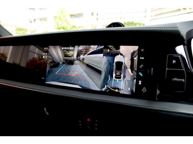 360°カメラにより、より安全に駐車可能となっております。