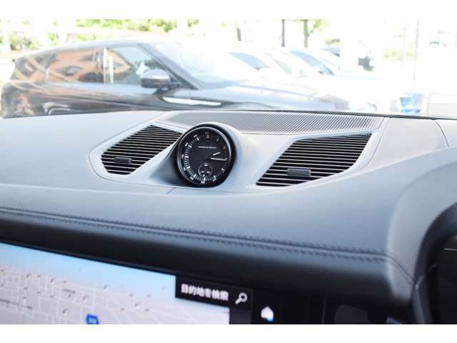 納車時にはボディーコーティングや車内消臭の施工も格安にて行えます。是非ご相談してください。