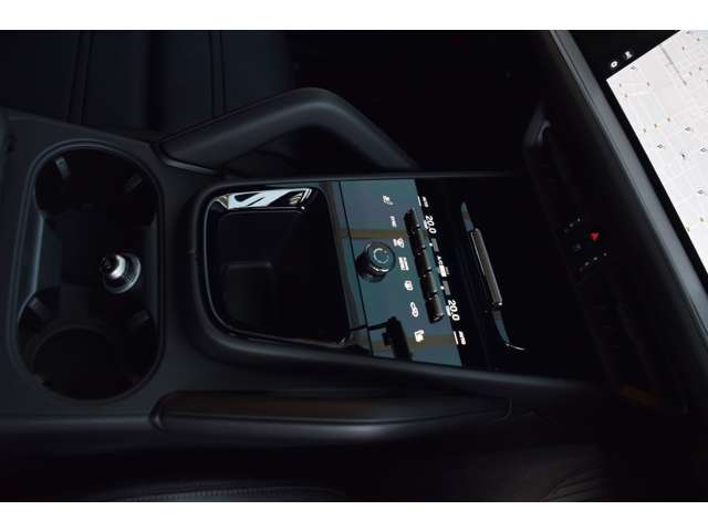 国産から輸入車まで当社提携工場にてしっかりと整備をしてご納車してます。ご要望に応じた整備を行っております。