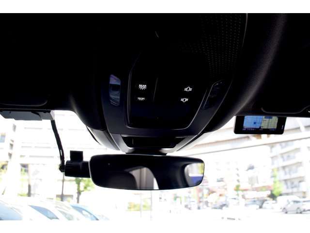 車内はタバコなどの嫌なニオイは一切ございません。納車時には車内消臭、除菌をしてからご納車させていただきます。