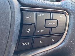 【プリクラッシュセーフティ】前方の車両等を検知し、衝突しそうな時は警報で注意を促し、ブレーキを踏む力をサポート。ブレーキを踏めなかった場合は衝突被害軽減ブレーキが作動、衝突回避をサポートします。
