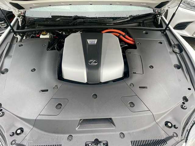 初年度登録より最長15年間、任意継続も可能なロングランサポートサービス【全国対応型GSワランティー】を完備。遠方販売もお任せ下さい。日本全国どちらにでもお車の販売・ご納車が可能でございます。