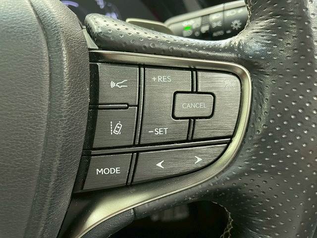 【レーダークルーズコントロール】装備で高速道路の運転も楽々です！追従型なので前の車両に合わせて速度調節ができ、渋滞などの際も楽々運転できますよ♪