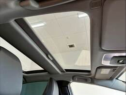 【シートメモリー】も搭載しております。お好みの位置を3名分登録することが可能です。