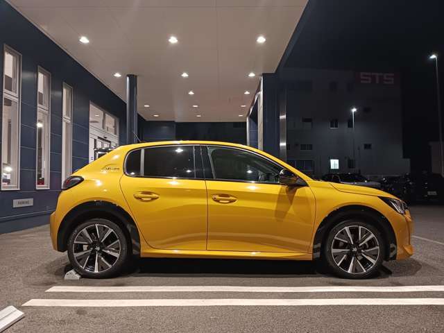 全車、プジョーシトロエンに精通するメカニックにより各車の泣きどころをきっちり整備・修理しており、ご安心して永くいつまでもお乗りいただけるようご提案させていただいております