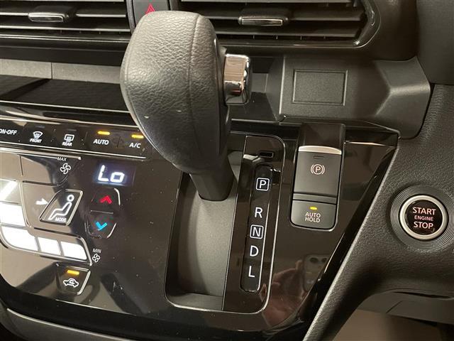 【シフトレバー】シフトも操作しやすく快適なドライブを楽しんでいただけます！