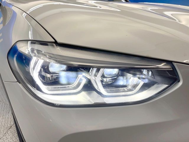 ●LEDヘッドライト：夜間走行時も良好な視界を確保し安心して運転できる高輝度LEDヘッドライトを装備！点灯速度が早く、消費電力も抑えられています。
