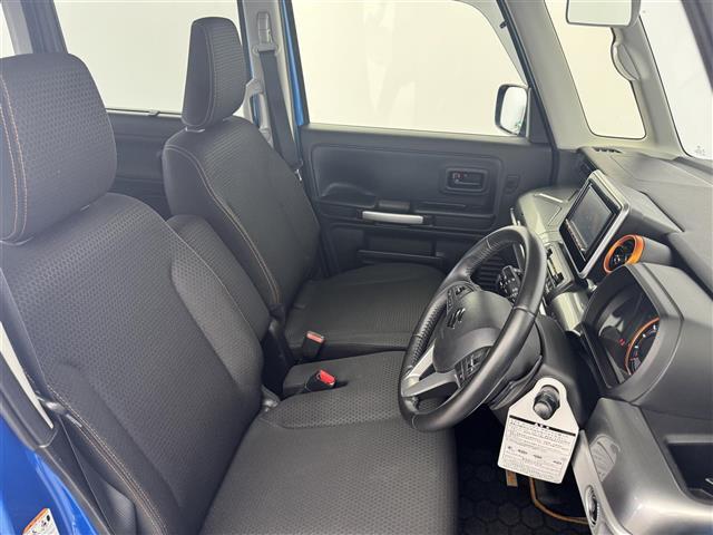 【運転席】座り心地が良いシートなので長時間の運転でも快適にお過ごしいただけます。新品のフロアマットのご注文も可能です。掲載箇所以外にご希望の写真がございましたらお気軽にお問い合わせ下さい。