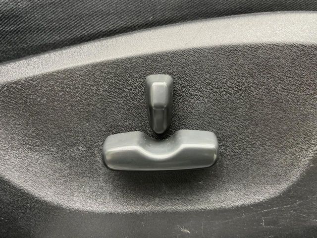【パワーシート】スイッチ一つで簡単にシートの微調整が可能！電動だから力もいりません！快適なシートポジションにセットして、快適なドライブをお楽しみください。