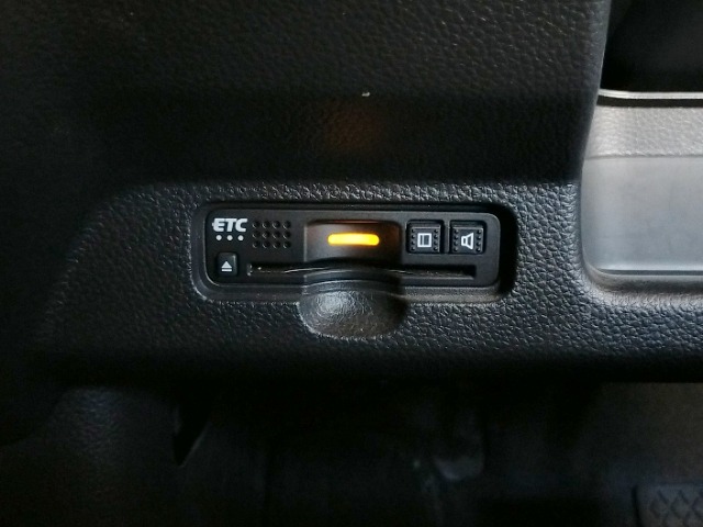 ■ETC搭載で、高速道路をスムーズに利用できます。料金所での停車なしでノンストップ通過でき、快適な移動が可能です。