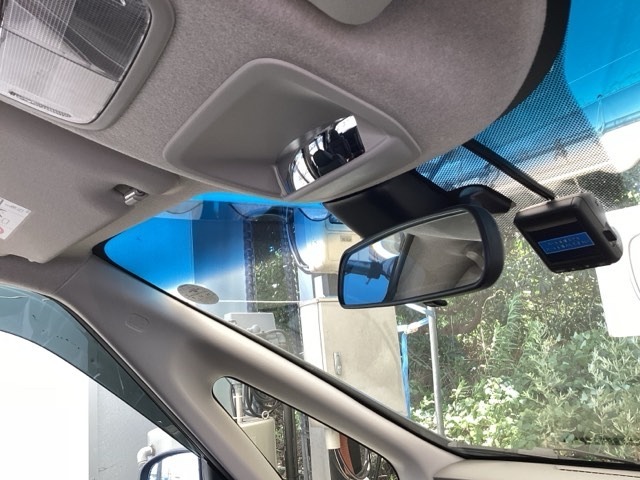 Hondaセンシング搭載！ミリ波レーダーと単眼カメラで、クルマの前方の状況を認識。ブレーキやステアリングの制御技術と協調し、安心・快適な運転や事故回避を支援する先進のシステムです！