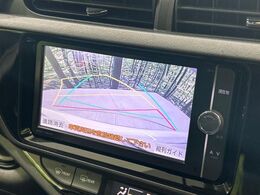 【バックカメラ】駐車時に後方がリアルタイム映像で確認できます。大型商業施設や立体駐車場での駐車時や、夜間のバック時に大活躍！運転スキルに関わらず、今や必須となった装備のひとつです！