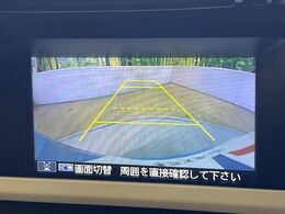 【バックカメラ】駐車時に後方がリアルタイム映像で確認できます。大型商業施設や立体駐車場での駐車時や、夜間のバック時に大活躍！運転スキルに関わらず、今や必須となった装備のひとつです！