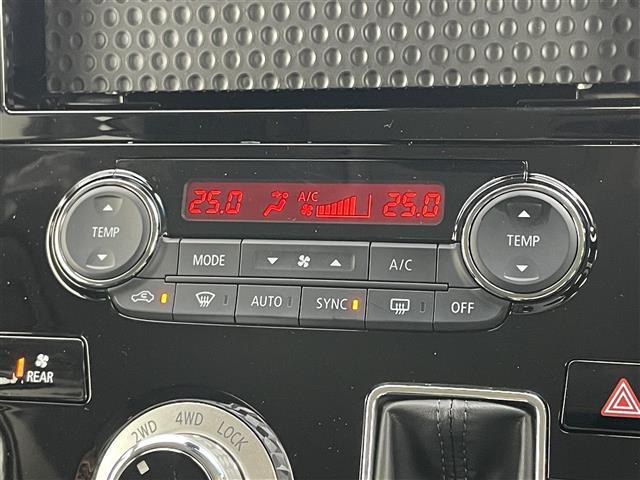 【左右分離型フルオートエアコン】運転席と助手席でそれぞれお好みの温度設定が可能で全席にも適切な空調をお届け致します。