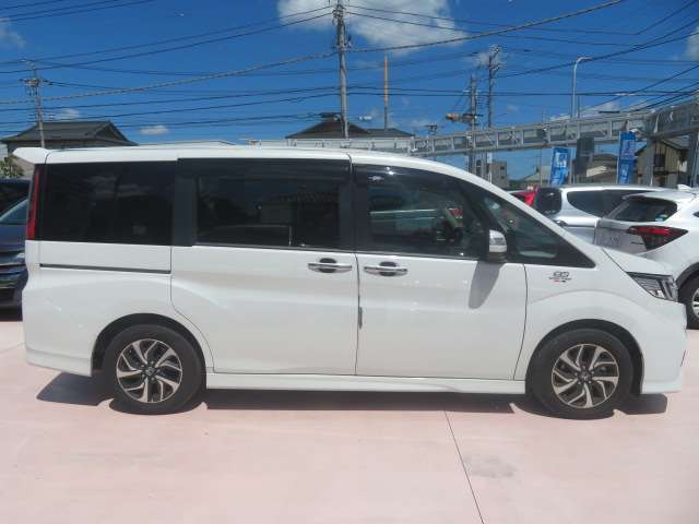 横からの外装の画像です！入れ替わりが早いので気になるお車が御座いましたら、すぐにお問合せ下さい！