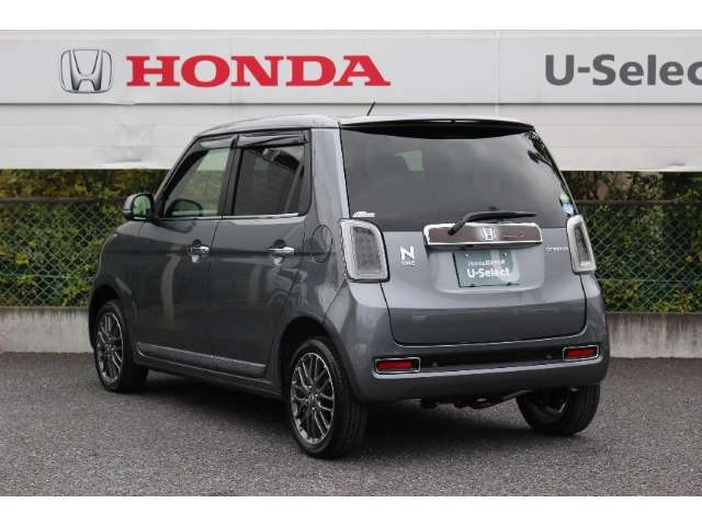 コンパクトなボディに乗る人のことを考え、見える部分、見えない部分の様々な機能を凝縮したクルマです。