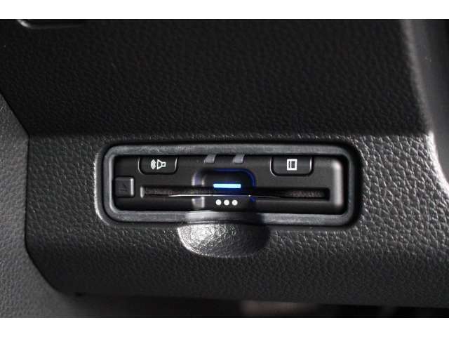 もちろんETC付きでビルトインタイプを装備！見た目もスマート♪高速道路の料金所も楽々通過♪