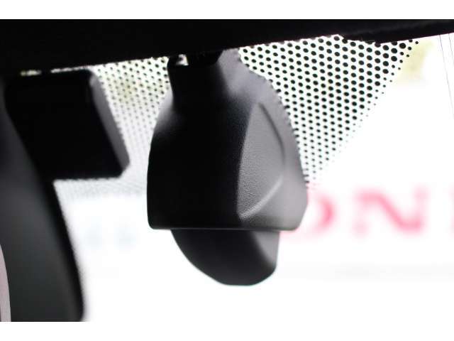 ドライブレコーダーも装備されており、すべてを記録、安心をお届け。いざという時、頼りになるドライブのパートナーです。ドラレコが見守る安全なドライブを♪