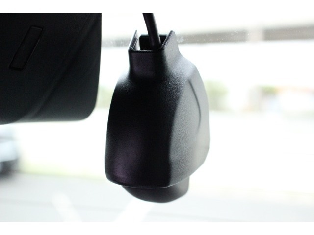 2カメラタイプのドライブレコーダーですので、しっかりと後方録画も可能です！後方も抜かりなく、リアドラレコがあなたのドライブを安全にサポートします。