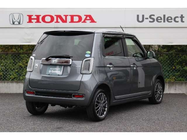 リアコンビネーションランプのアウターレンズにはクリアタイプを採用するなど、上質感のある装いの『プレミアムツアラー』です。