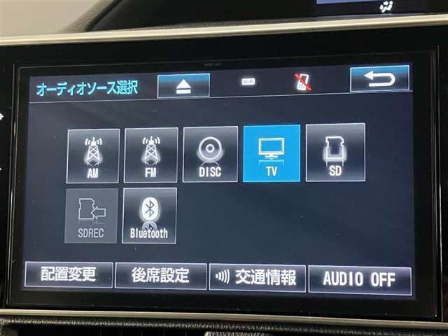 【Bluetooth接続できます♪】　スマートフォンやポータブルオーディオで持ち歩いているお気に入りの曲をBluetoothでワイヤレス再生できます♪　ドライブがさらに楽しくなりますネ♪