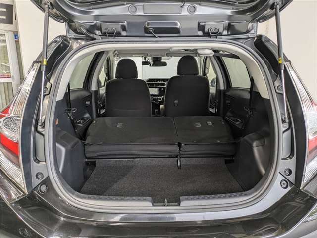 2列目シートを倒すと、大きな荷物の積載も可能です