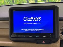 【純正ナビ】人気の純正ナビを装備しております。ナビの使いやすさはもちろん、オーディオ機能も充実！キャンプや旅行はもちろん、通勤や買い物など普段のドライブも楽しくなるはず♪