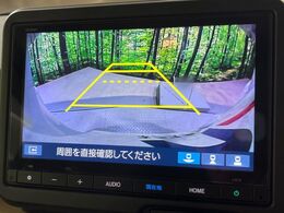 【バックカメラ】駐車時に後方がリアルタイム映像で確認できます。大型商業施設や立体駐車場での駐車時や、夜間のバック時に大活躍！運転スキルに関わらず、今や必須となった装備のひとつです！