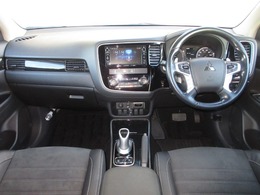 握りやすいハンドルには、オーディオコントロールとクルーズコントロールスイッチが装備されており、ハンドルから手を離さずに操作が出来ます。感覚で操作ができて便利で安全ですね！