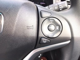 【アダプティブ・クルーズ・コントロール】予め設定した車速内でクルマが自動的に加減速。 前走車との適切な車間距離を維持しながら追従走行し、高速道路でのドライバーの疲労を軽減してくれる嬉しい機能付♪