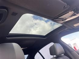 LIBERALAは輸入車選びのすべてを見つめ直し新たなスタイルを提案するインポートセレクトブランドです。