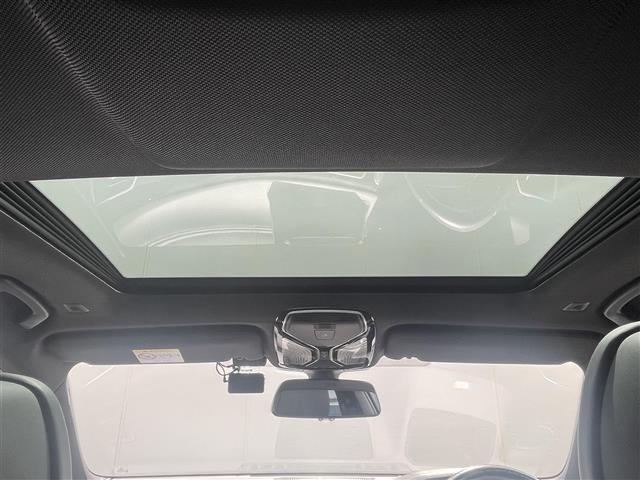 LIBERALAは輸入車選びのすべてを見つめ直し新たなスタイルを提案するインポートセレクトブランドです。