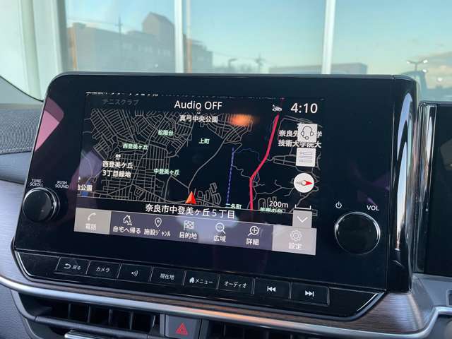 メーカーオプション純正ナビが装備されております。
