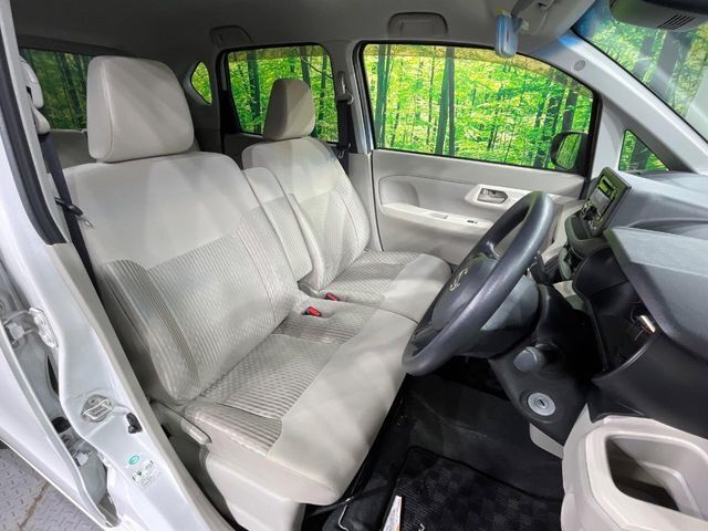 運転席シート廻りは使用感も少なく、良好な状態となっています。丁寧に使われていたことがよくわかりますね。